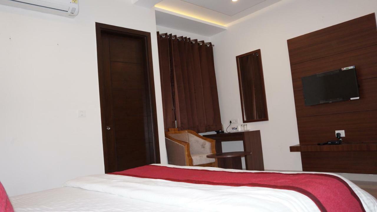 Hotel Aakash Residency Dehradun Zewnętrze zdjęcie